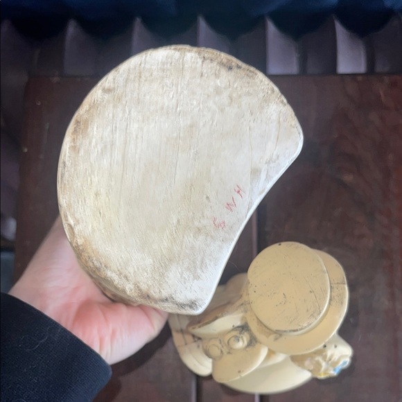 Vintage Cream Bookends with Figurines - Picture 8 of 9